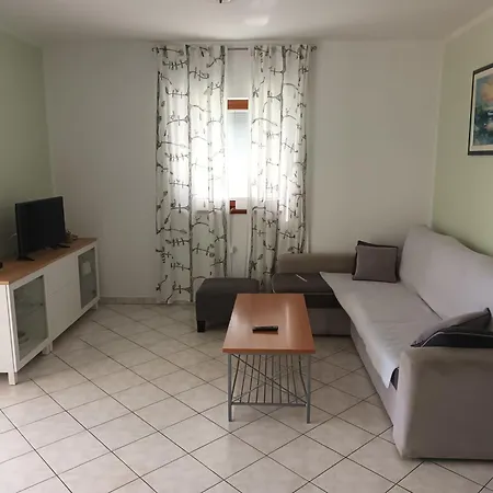 Ana Apartment *
